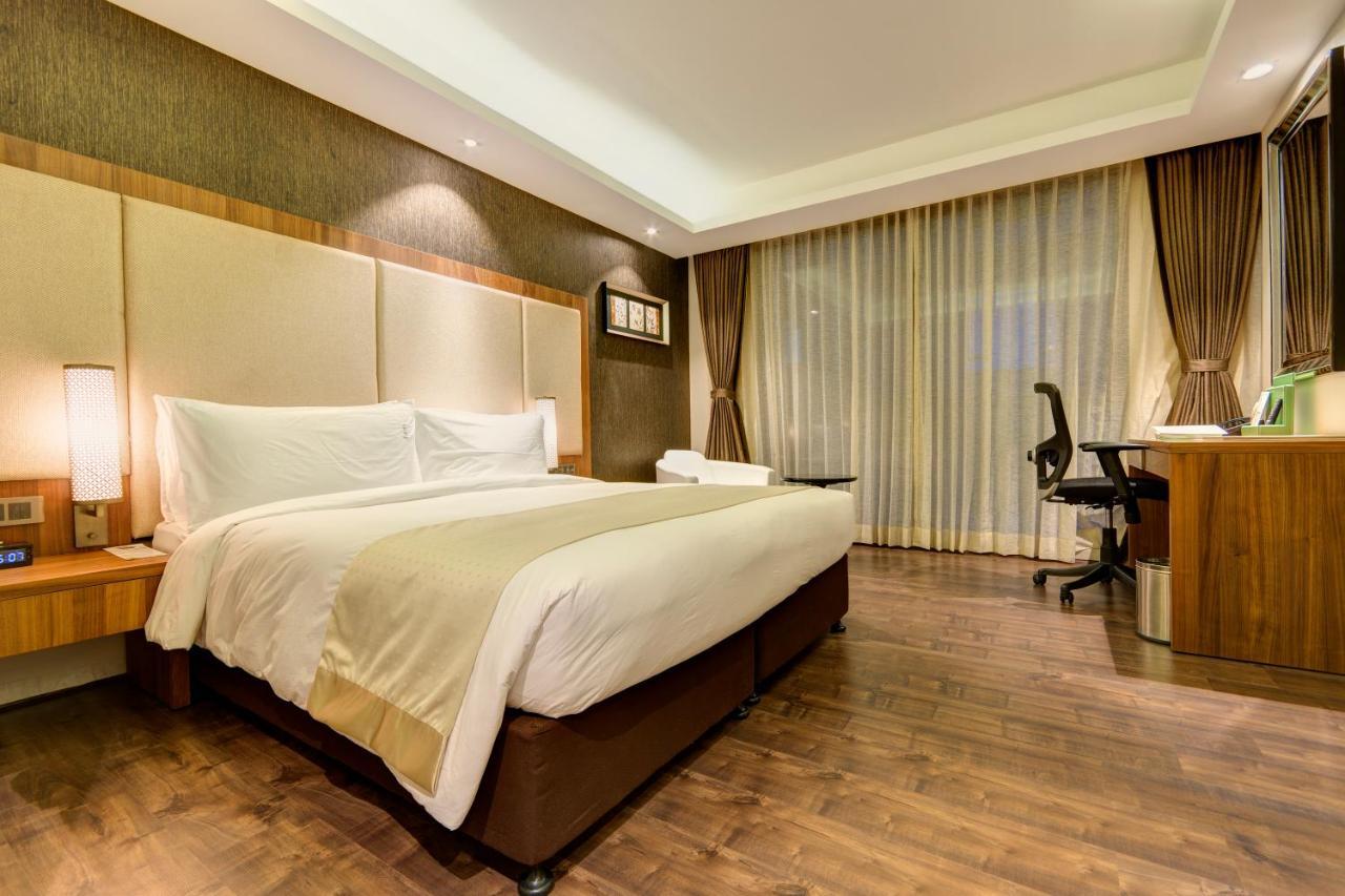 Holiday Inn Kolkata Airport By Ihg Exteriör bild Deluxe Room