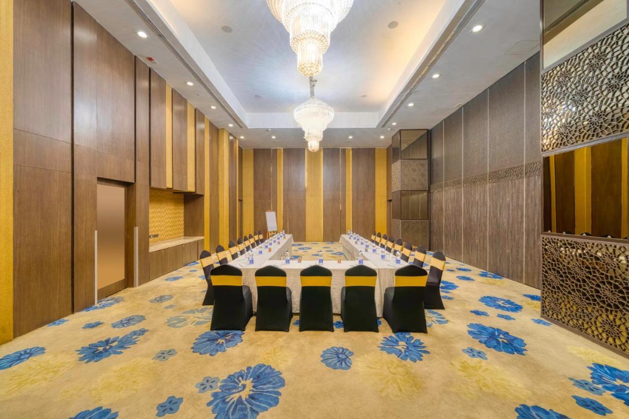 Holiday Inn Kolkata Airport By Ihg Exteriör bild Meeting room