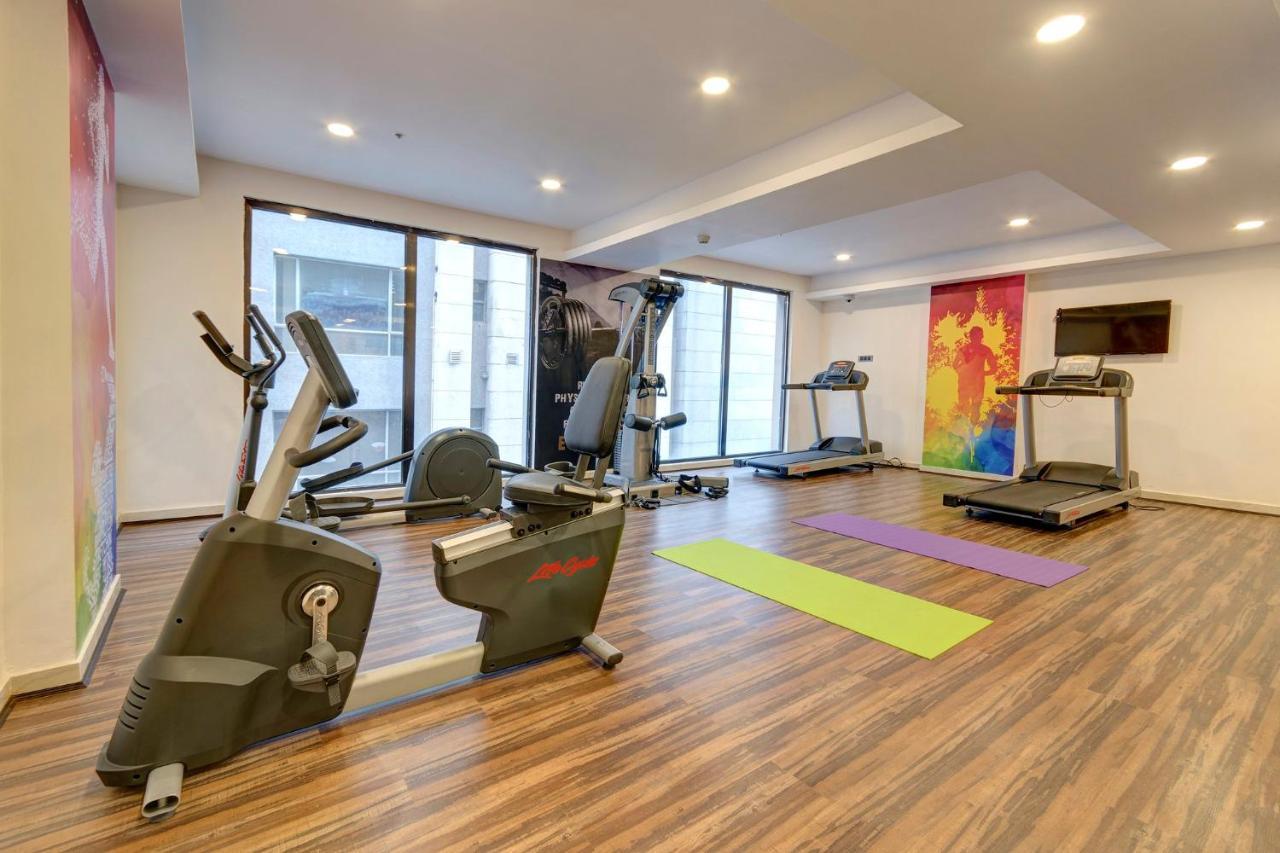 Holiday Inn Kolkata Airport By Ihg Exteriör bild The gym at the hotel