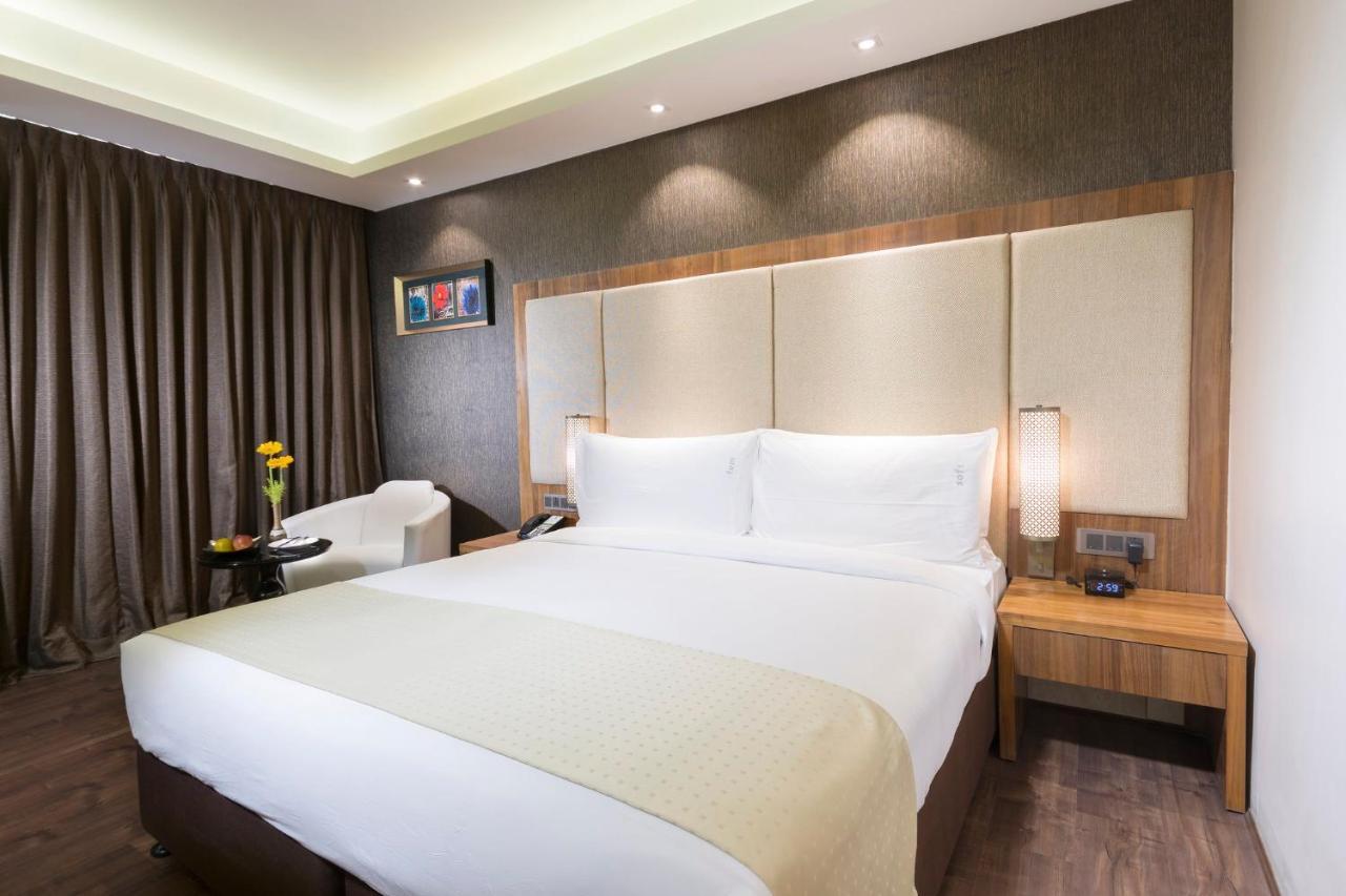 Holiday Inn Kolkata Airport By Ihg Exteriör bild A room at the hotel